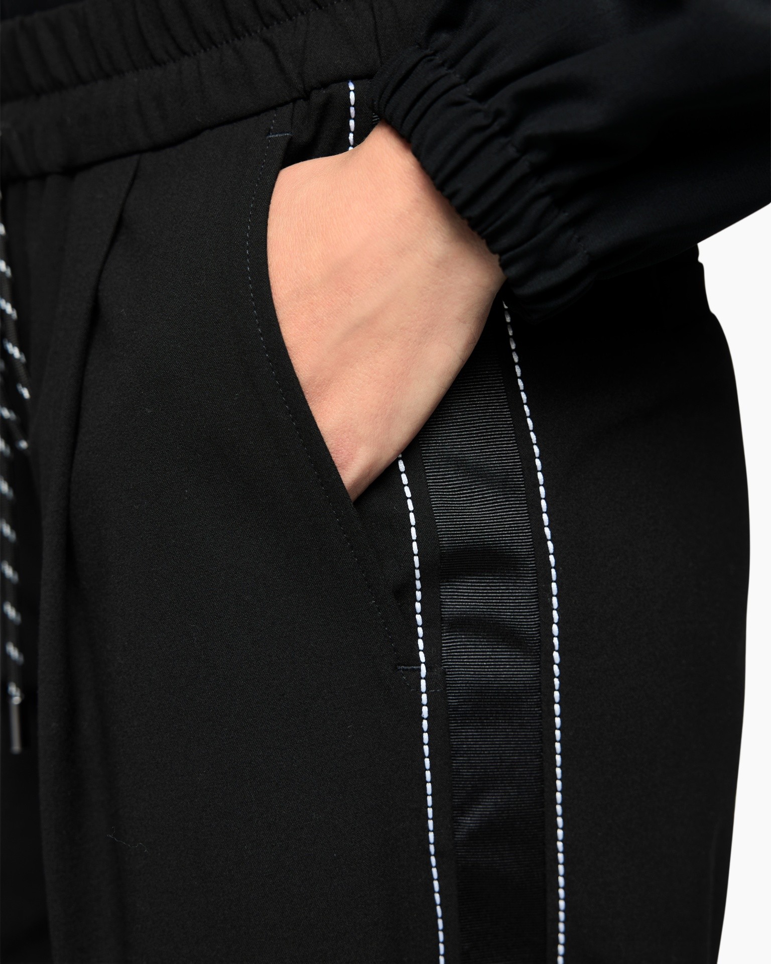 zwart, broek, zak, stiksels, tailleband