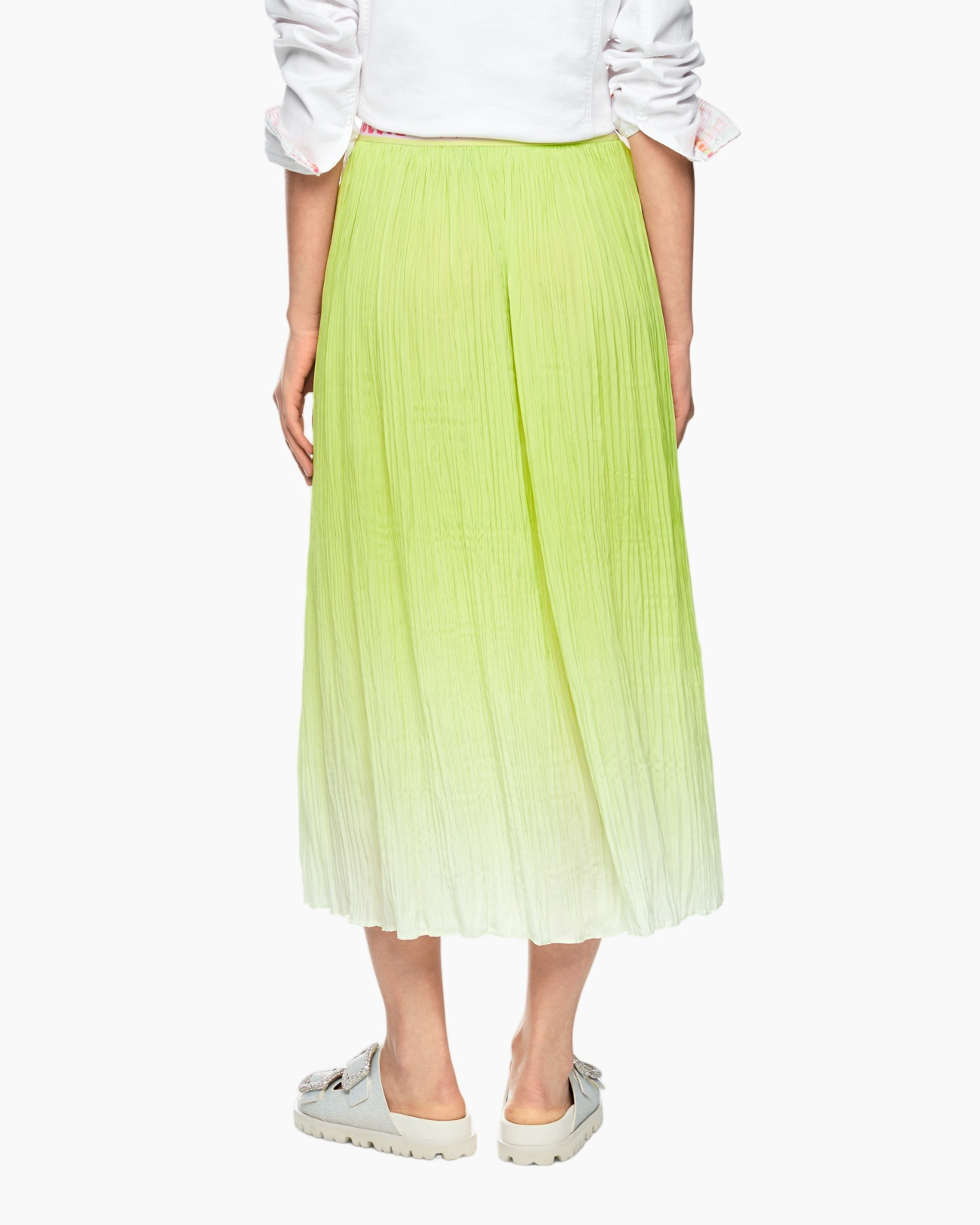 heldere-groene-plooiende-rok, neon-ombre, midi-lengte-rok, plissé-rok, sandalen